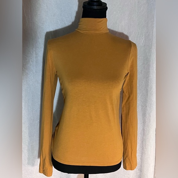 Forever 21 Tops - Bundle & save an additional 30% off 2+ items​​​